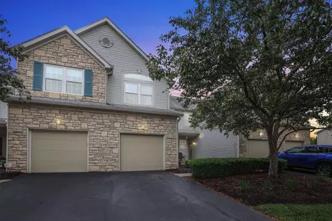 2635 Rustling Oak Blvd, Hilliard, OH 43026
