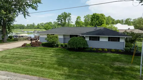 1121 Lakeshore Dr W, Hebron, OH 43025