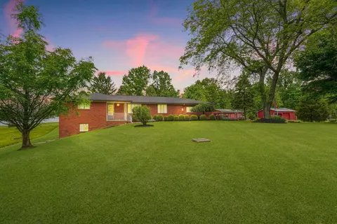2402 Hyatts Rd, Delaware, OH 43015