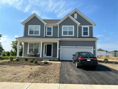 135 Maple Crest Dr, Lewis Center, OH 43035