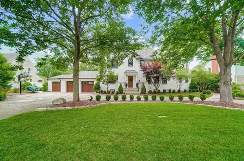 2283 Tremont Rd, Columbus, OH 43221