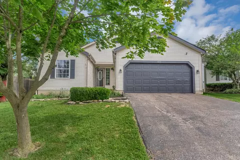 1912 Queens Meadow Ln, Grove City, OH 43123