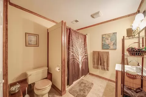 Bath - 1518 Eagle Pass Dr, Marion, OH 43302 photo 8 of 8