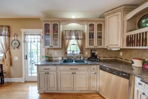 Kitchen - 1518 Eagle Pass Dr, Marion, OH 43302 photo 6 of 6