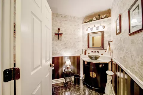 Bath - 1518 Eagle Pass Dr, Marion, OH 43302 photo 1 of 8