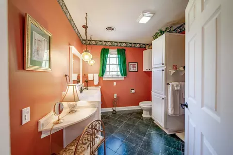 Bath - 1518 Eagle Pass Dr, Marion, OH 43302 photo 5 of 8