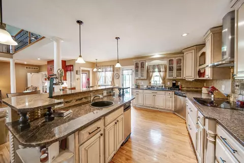 Kitchen - 1518 Eagle Pass Dr, Marion, OH 43302 photo 3 of 6
