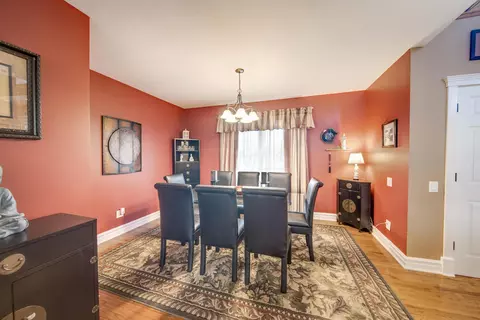 Dining - 1518 Eagle Pass Dr, Marion, OH 43302 photo 2 of 2