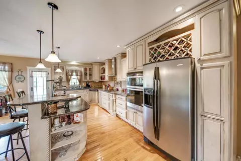 Kitchen - 1518 Eagle Pass Dr, Marion, OH 43302 photo 2 of 6