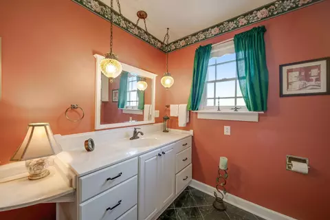 Bath - 1518 Eagle Pass Dr, Marion, OH 43302 photo 7 of 8