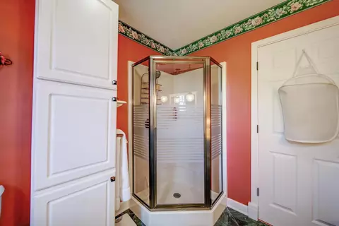 Bath - 1518 Eagle Pass Dr, Marion, OH 43302 photo 6 of 8