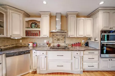 Kitchen - 1518 Eagle Pass Dr, Marion, OH 43302 photo 5 of 6