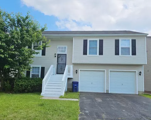 699 Tinkers Creek Ln, Columbus, OH 43207