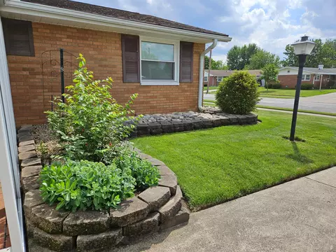 422 Geron Dr, Springfield, OH 45505 photo 3