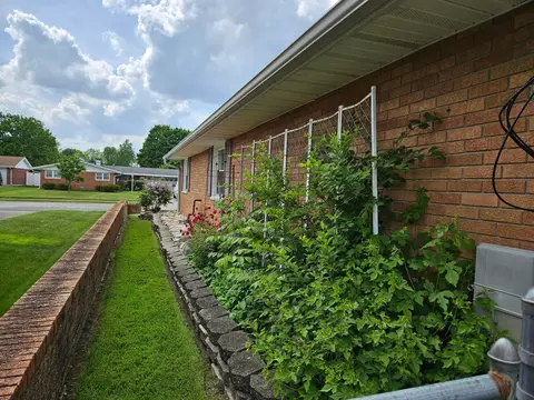 422 Geron Dr, Springfield, OH 45505 photo 4