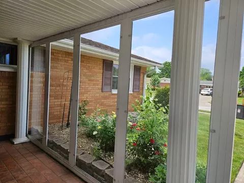 422 Geron Dr, Springfield, OH 45505 photo 2