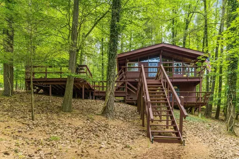 709 Natchez Ln, Sugar Grove, OH 43155