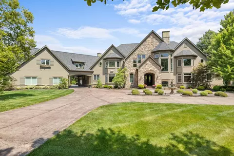 7016 Bordeaux Ct, Dublin, OH 43016