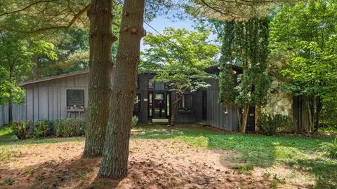 322 Locust Ln, Senecaville, OH 43780
