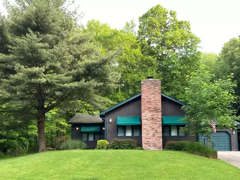 2443 Apple Valley Dr, Howard, OH 43028