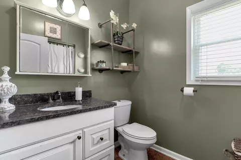 Bath - 11601 Burro Ln, Orient, OH 43146 photo 1 of 2