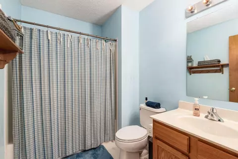 Bath - 5979 Westbend Dr, Galloway, OH 43119 photo 4 of 4