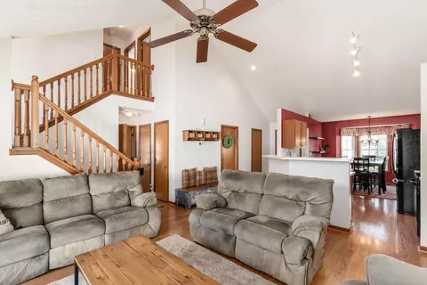Entry Way - 5979 Westbend Dr, Galloway, OH 43119 photo 3 of 3