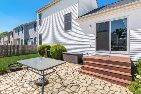 Exterior - 5979 Westbend Dr, Galloway, OH 43119 photo 2 of 7