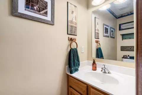 Bath - 5979 Westbend Dr, Galloway, OH 43119 photo 1 of 4