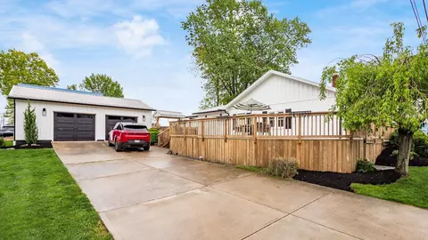 58 Island View Dr, Buckeye Lake, OH 43008