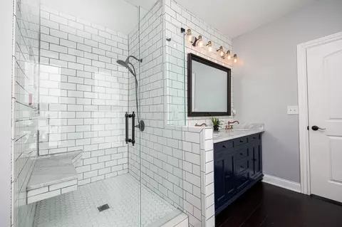 Bath - 1154 E Long St, Columbus, OH 43203 photo 4 of 5