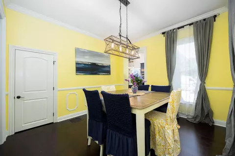 Dining - 1154 E Long St, Columbus, OH 43203 photo 2 of 2