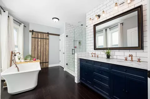 Bath - 1154 E Long St, Columbus, OH 43203 photo 2 of 5