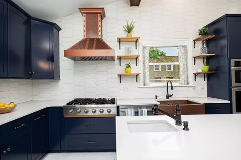Kitchen - 1154 E Long St, Columbus, OH 43203 photo 4 of 5
