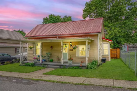 128 Church St, Hamden, OH 45634