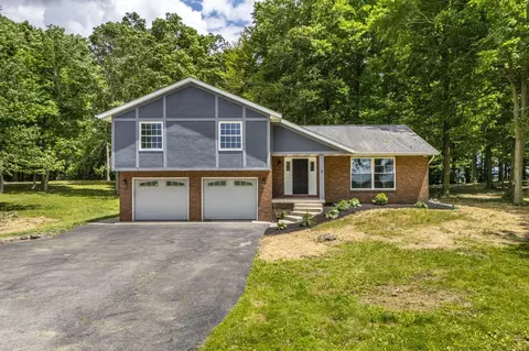 6870 Lake Rd NE, Pleasantville, OH 43148