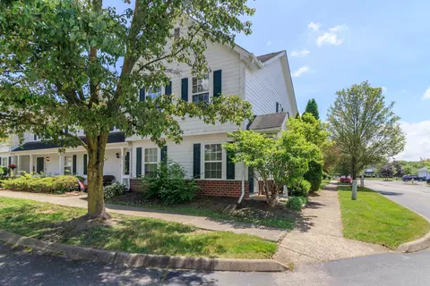 617 W River Dr #17, Grove City, OH 43123