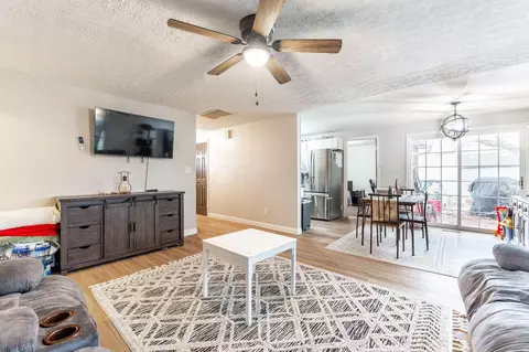 Entry Way - 1955 Ottawa Dr, Circleville, OH 43113 photo 1 of 2