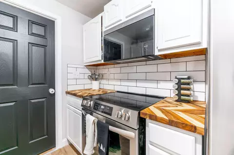Kitchen - 1955 Ottawa Dr, Circleville, OH 43113 photo 2 of 2