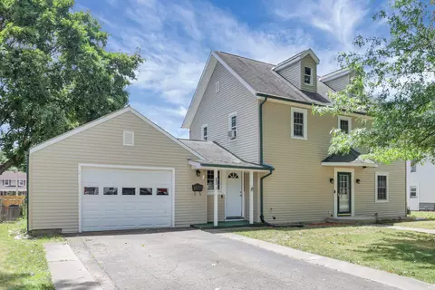 221 Jefferson Rd, Newark, OH 43055
