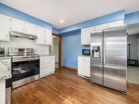 Kitchen - 39 E Dominion Blvd, Columbus, OH 43214 photo 4 of 5