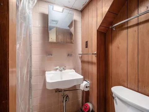 Bath - 39 E Dominion Blvd, Columbus, OH 43214 photo 3 of 3