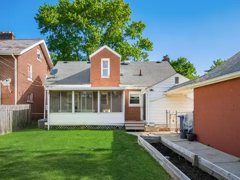 Exterior - 39 E Dominion Blvd, Columbus, OH 43214 photo 5 of 8