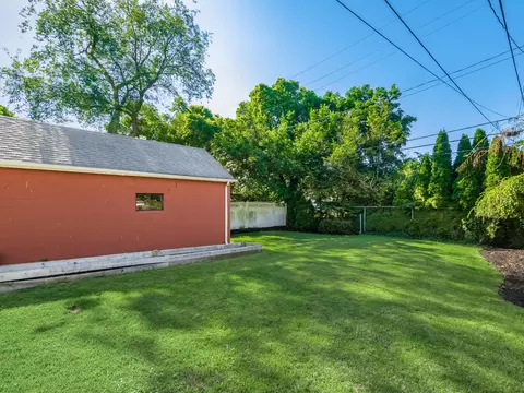 Exterior - 39 E Dominion Blvd, Columbus, OH 43214 photo 7 of 8
