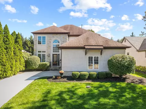 10467 Cambridge Pl, Powell, OH 43065