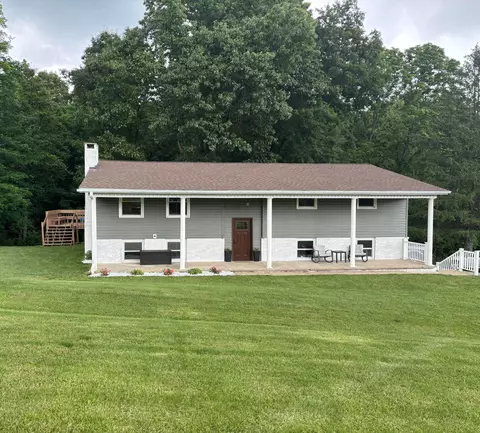 160 Walnut Hills Dr, Zanesville, OH 43701