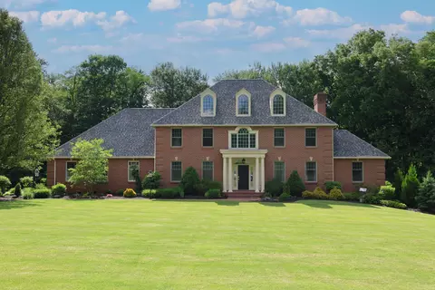 1385 Angus Dr, Mansfield, OH 44903