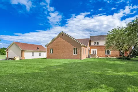 Exterior - 1422 Pontius Rd, Circleville, OH 43113 photo 6 of 11