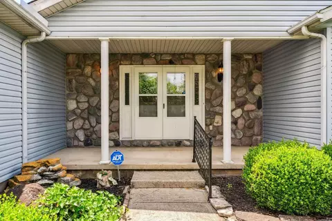 Exterior - 249 Clark Dr, Circleville, OH 43113 photo 1 of 17