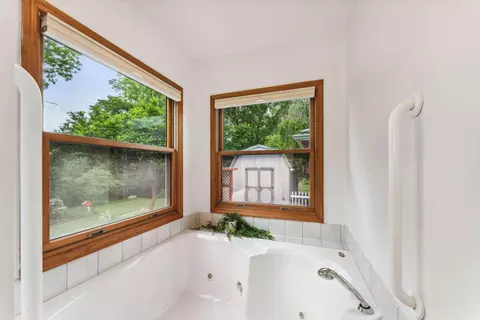 Bath - 249 Clark Dr, Circleville, OH 43113 photo 3 of 6